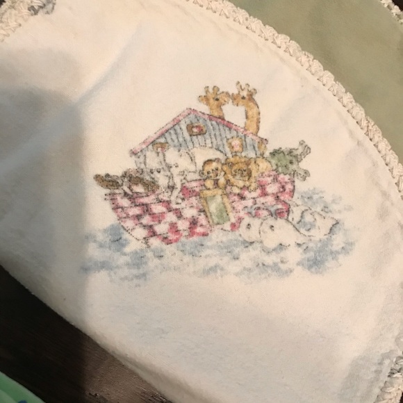 Lot of 9. Burp cloths and baby bibs. - Picture 4 of 5
